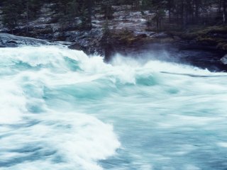 Wassergewalt  Das Schmelzwasser bahnt sich seinen Weg : Norwegen, xDias-Norwegen